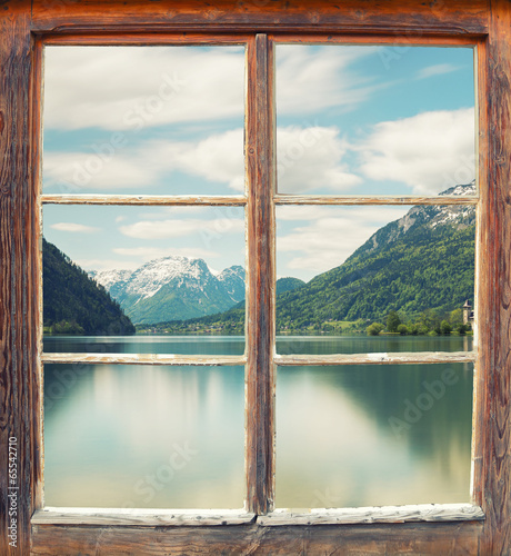Plakat Widok na jezioro górskie z chatki