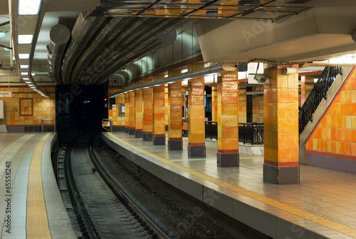 Naklejka tunel miejski metro