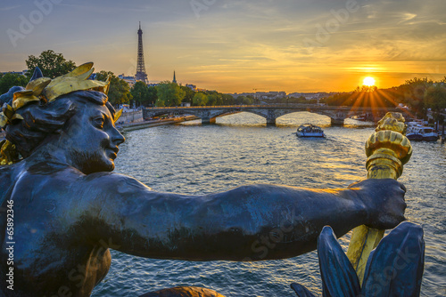Plakat niebo słońce statua europa francja
