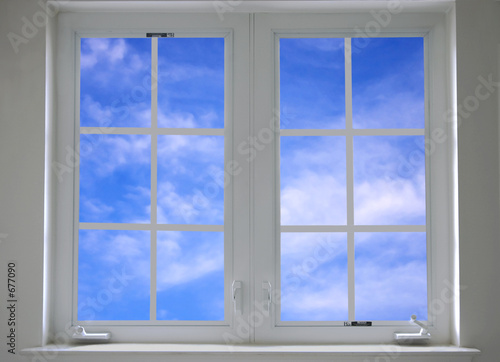 Fototapeta Okno z błękitnym niebiem