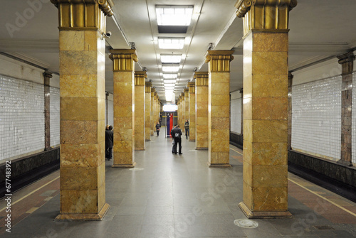 Fotoroleta architektura rosja transport peron kolumna