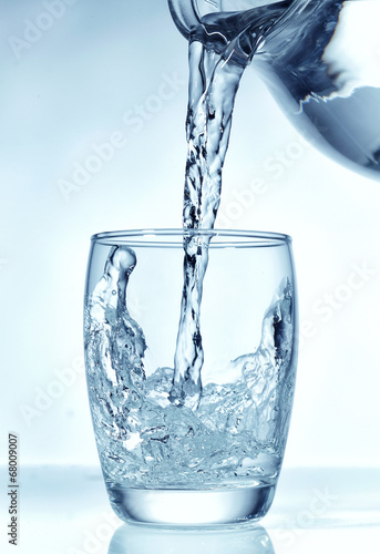 Plakat napój woda jedzenie bąbelek