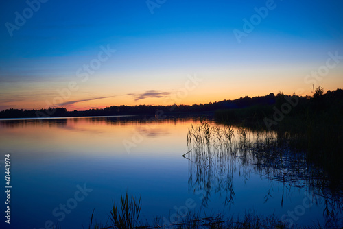 Fototapeta spokojny niebo woda jezioro szuwary