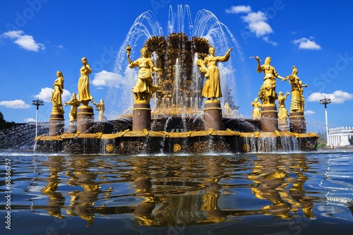 Naklejka fontanna niebo widok narodowy