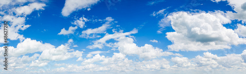 Obraz na płótnie Błękitne niebo z chmurami