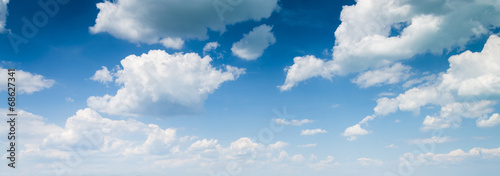 Fototapeta Chmury na tle błękitnego nieba