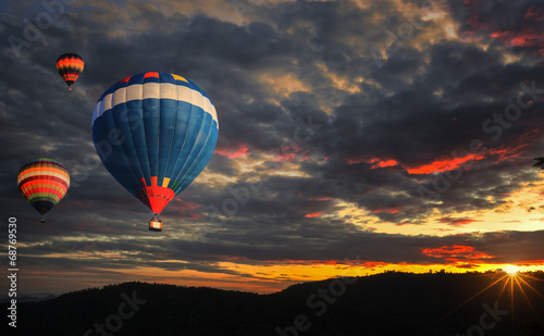 Fotoroleta niebo balon ludzie