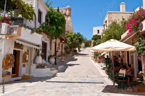 Obraz na płótnie Turyści odpoczywają w miasteczku Rethymno na Krecie