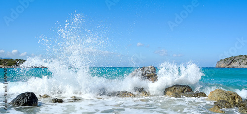 Plakat widok morze plaża klif grecja