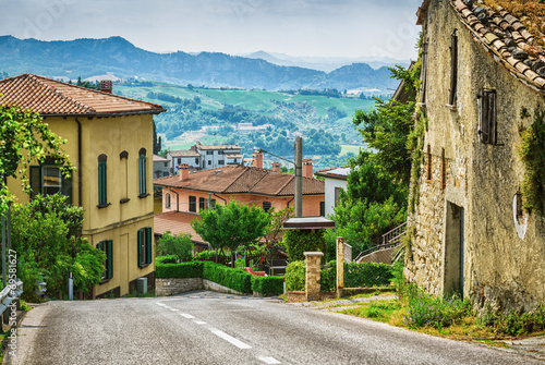 Fototapeta Włoska uliczka w Toskani