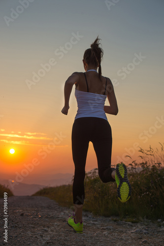 Fototapeta kobieta wyścig góra zdrowy droga