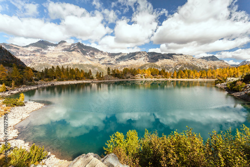 Obraz na płótnie spokojny jezioro góra niebo woda