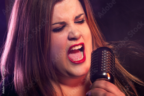 Fototapeta retro śpiew kobieta mikrofon
