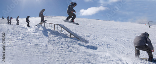 Plakat chłopiec park mężczyzna snowboarder