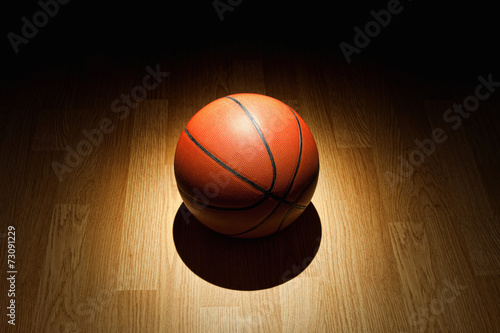 Plakat piłka koszykówka sport cień światło