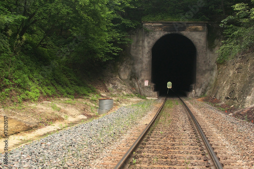 Naklejka pejzaż droga wzgórze transport tunel