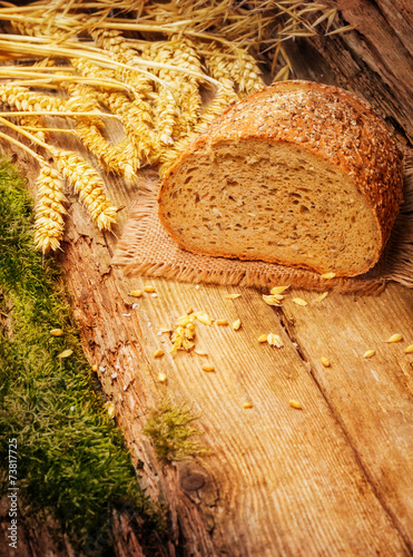 Naklejka mech świeży pszenica chleb razowy