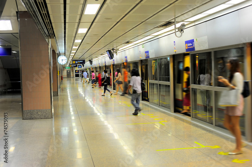 Naklejka ludzie azjatycki metro