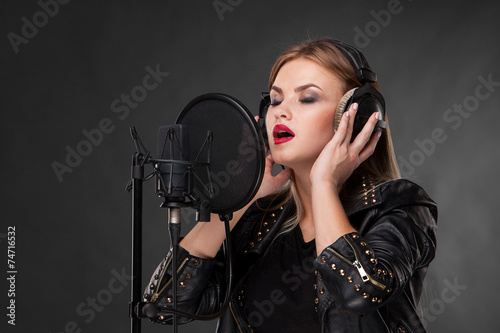 Fotoroleta mikrofon kobieta portret ludzie śpiew