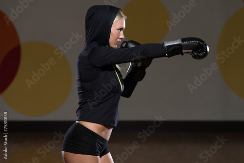 Fotoroleta kick-boxing siłownia kobieta