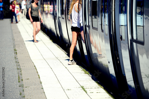 Fotoroleta metro szwecja kobieta miejski peron