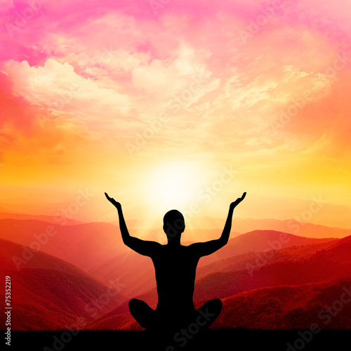 Obraz na płótnie zdrowie niebo joga góra słońce