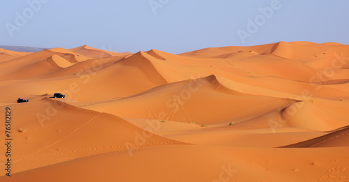 Obraz na płótnie pustynia afryka samochód jazda konna