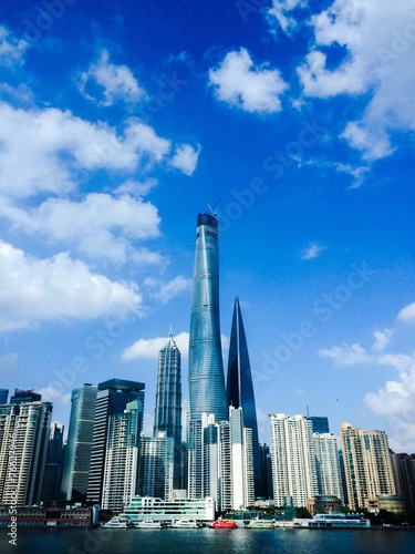 Naklejka drapacz nowoczesny shanghaj błękitne niebo chiny