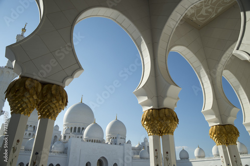 Fotoroleta błękitne niebo miejski perspektywa drapacz meczet