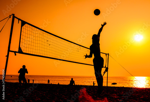 Plakat sport piłka niebo plaża