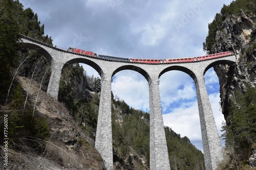 Naklejka architektura szwajcaria europa lokomotywa wiadukt