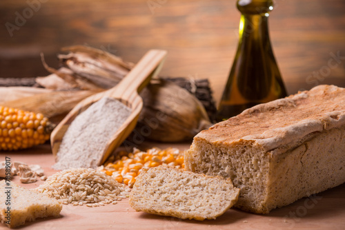 Obraz na płótnie kompozycja jedzenie mąka kukurydziany naturalny