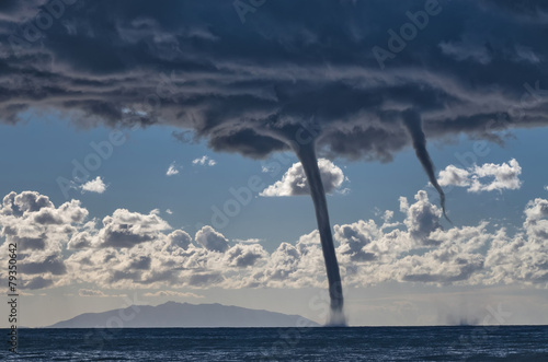 Fototapeta tropikalny fala łódź sztorm pejzaż