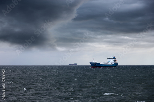 Fotoroleta natura statek widok niebo sztorm