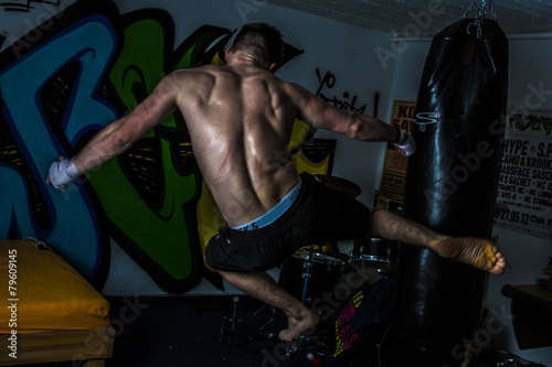 Obraz na płótnie mężczyzna sport kick-boxing sztuki walki