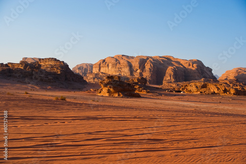 Plakat góra offroad pustynia