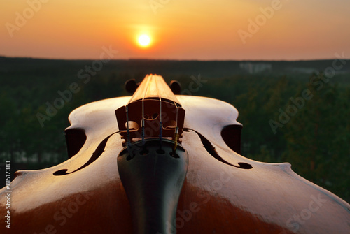 Naklejka muzyka niebo stary skrzypce słońce