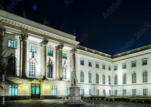 Obraz na płótnie night view of inner yard of humboldt university in berlin.