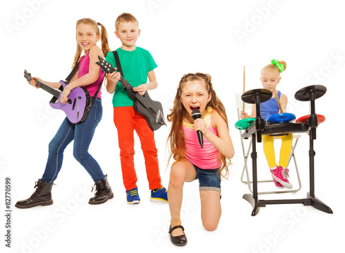 Plakat śpiew mikrofon bęben zabawa chłopiec