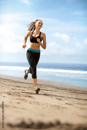 Fotoroleta jogging morze wybrzeże
