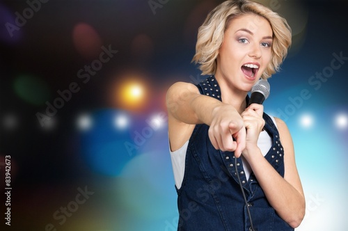 Fototapeta kobieta śpiew karaoke