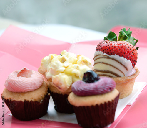 Obraz na płótnie Delicious mini fruits tart (selective focus)
