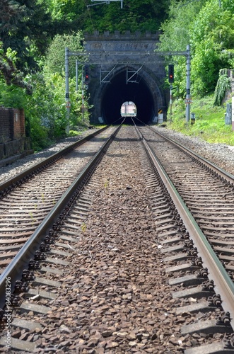 Plakat stary transport lokomotywa tunel