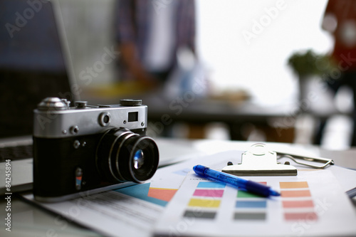 Fototapeta Laptop  and camera on the desk