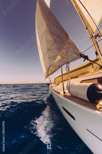 Plakat słońce woda wyścig statek