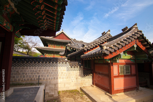 Naklejka Traditional Korean houses in Changdeokgung Palace in Seoul, Kore