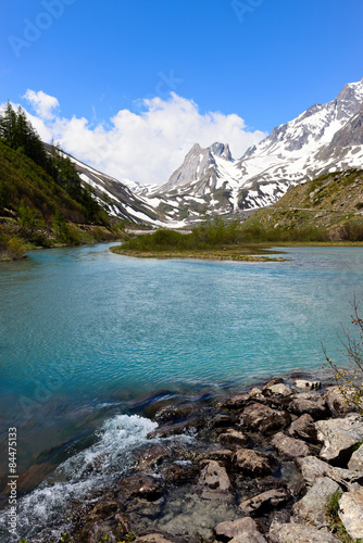 Obraz na płótnie jezioro góra mont-blanc trekking aosta