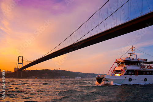Fotoroleta nowoczesny słońce statek most widok