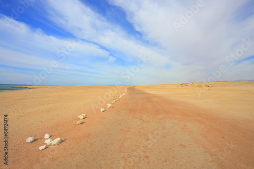 Fotoroleta pustynia droga błękitne niebo natura niebo
