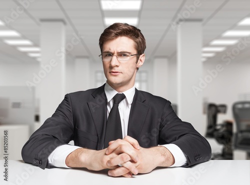 Obraz na płótnie mężczyzna przystojny men at work wywiad